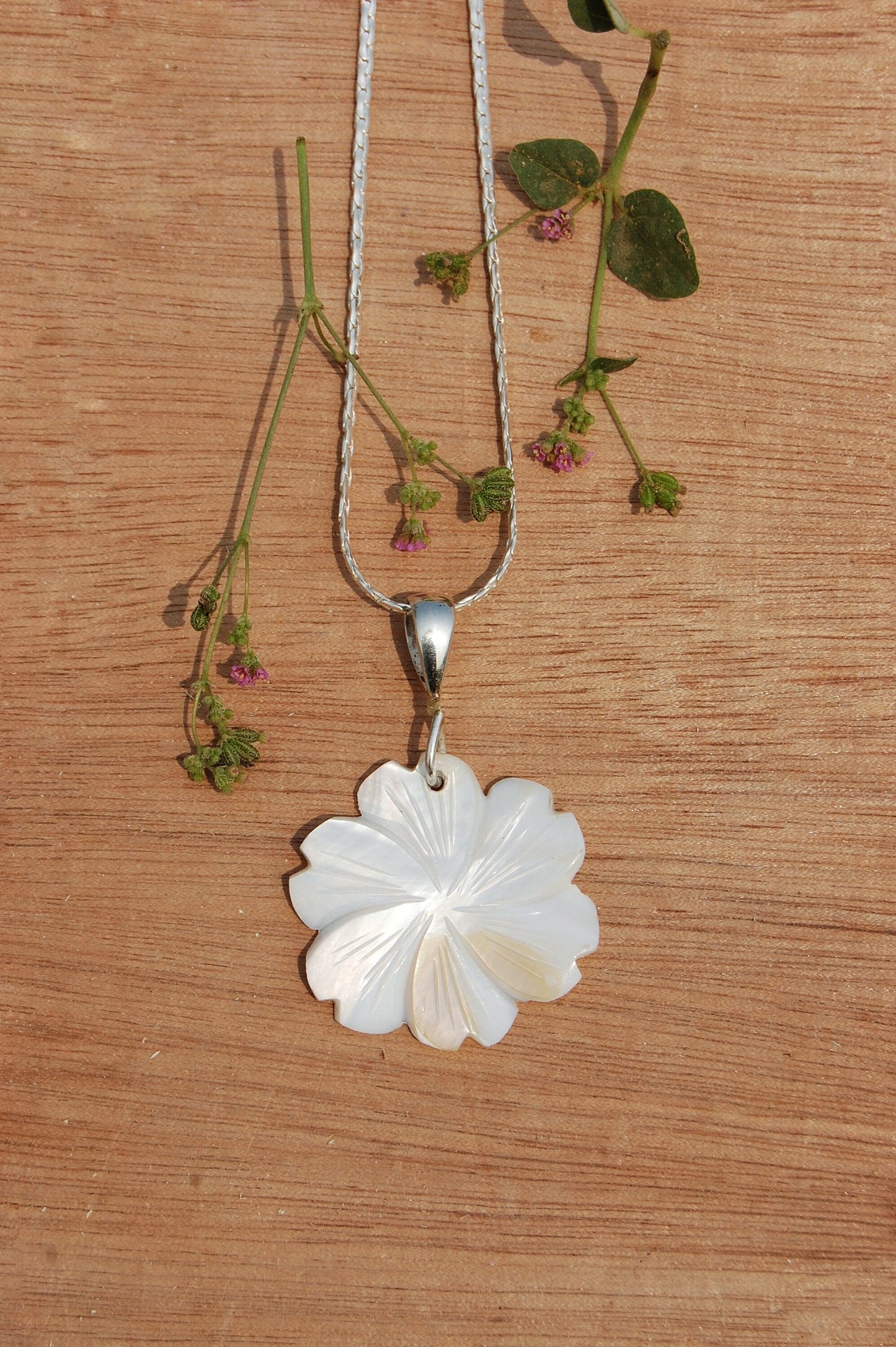 Mother Pearl Floral Pendant