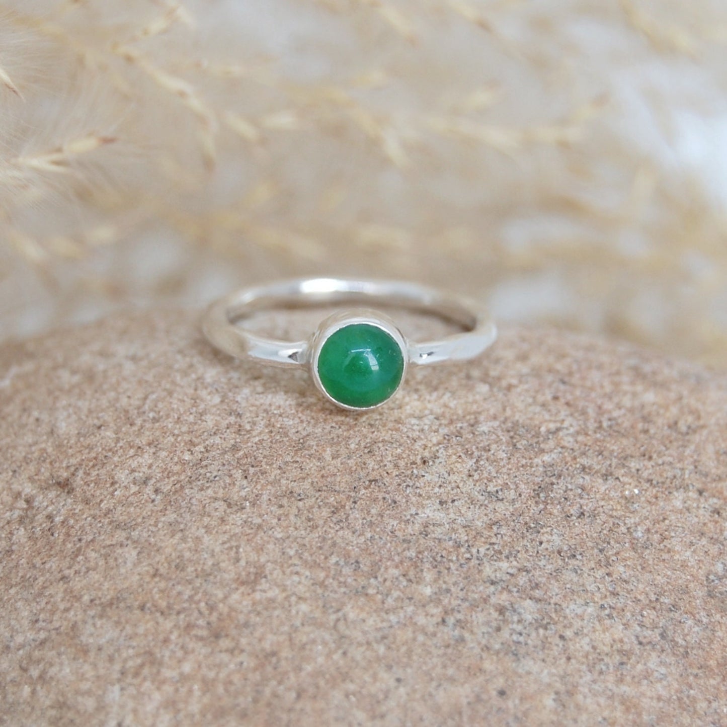 Jade Stone Hammered Band Ring