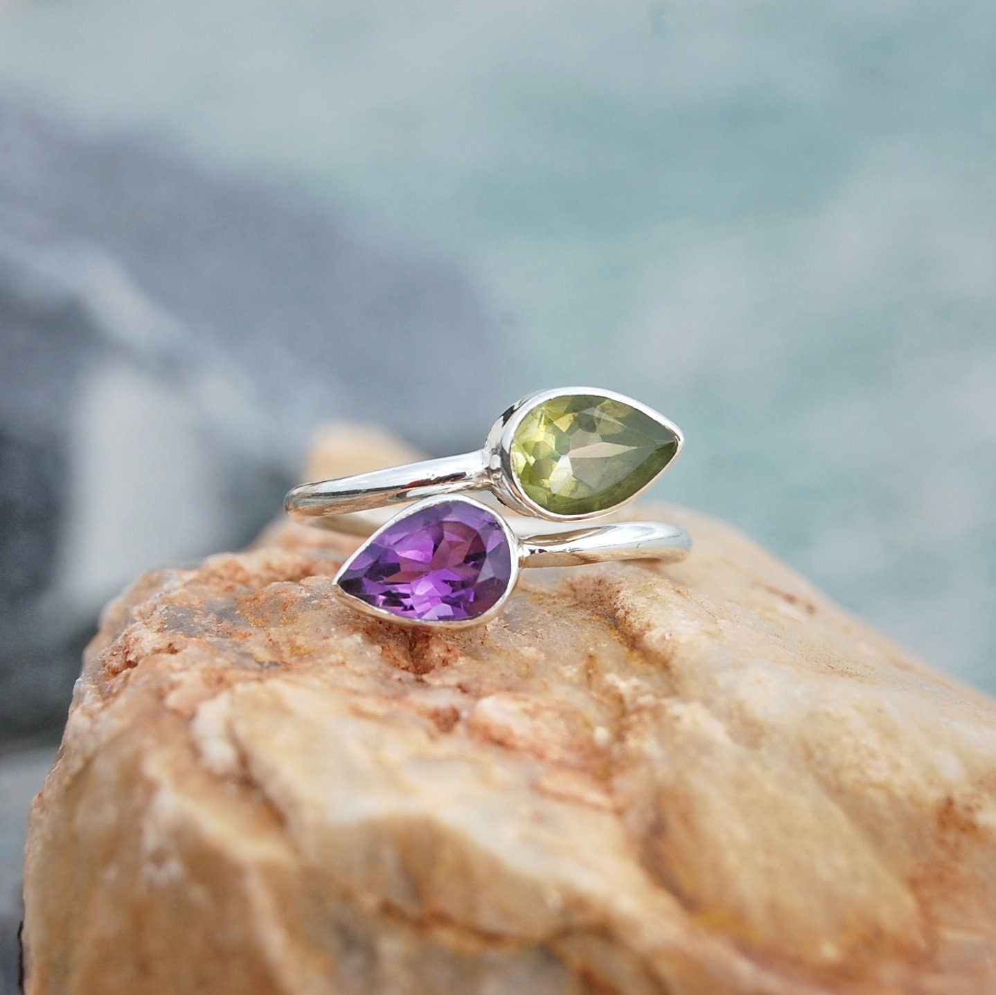 Elegant Amethyst-Peridot Leaf Ring