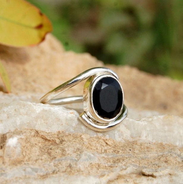 Black Onyx Dainty Ring
