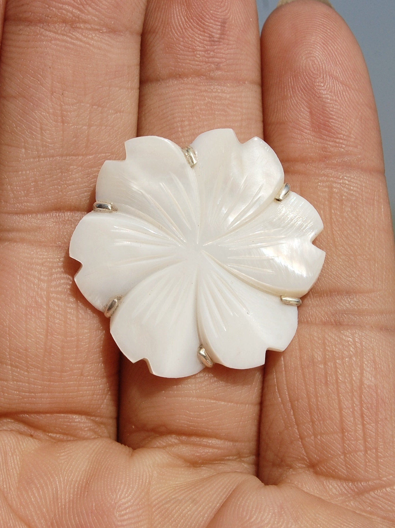 Mother of Pearl Floral Ring