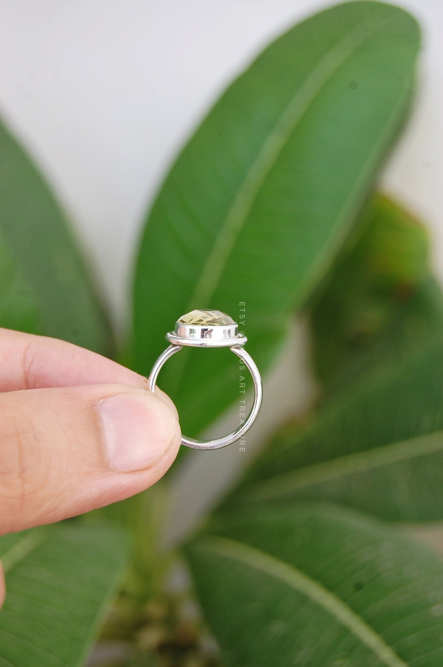 Lemon Quart Oval Cut Ring