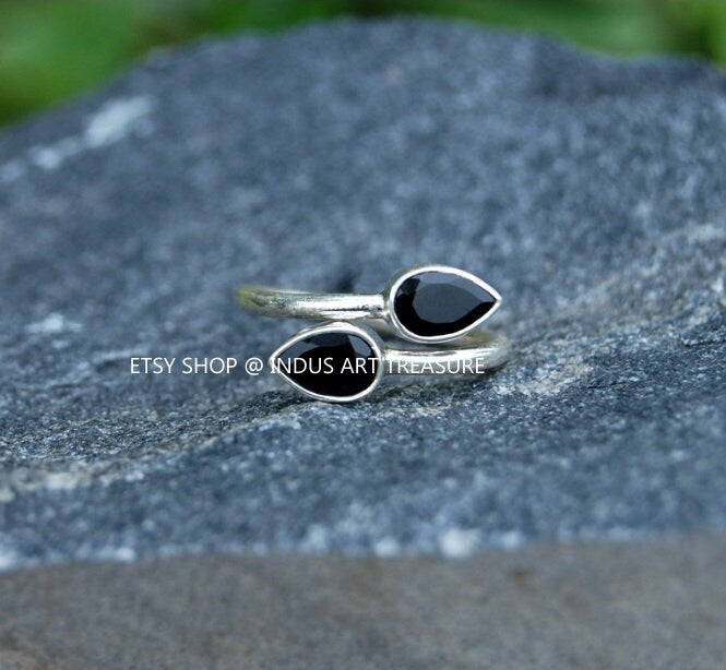 Black Onyx Dainty Leaf Ring,