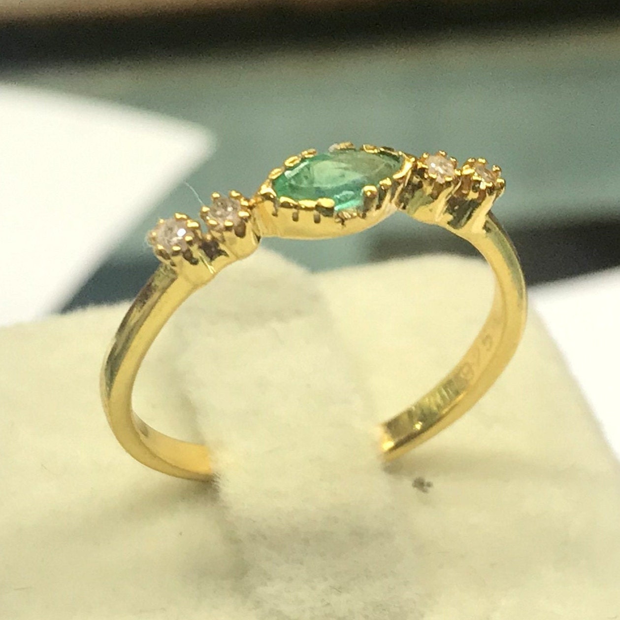 Pretty Diamond-Emerald Dainty Ring
