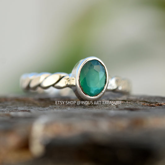Green Onyx Twisted Band Ring